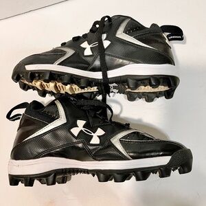 Under Armour Hammer II cleats. 5Y. 50S